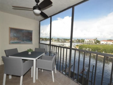 Great Naples Condo One Bloc to Vanderbilt Beach